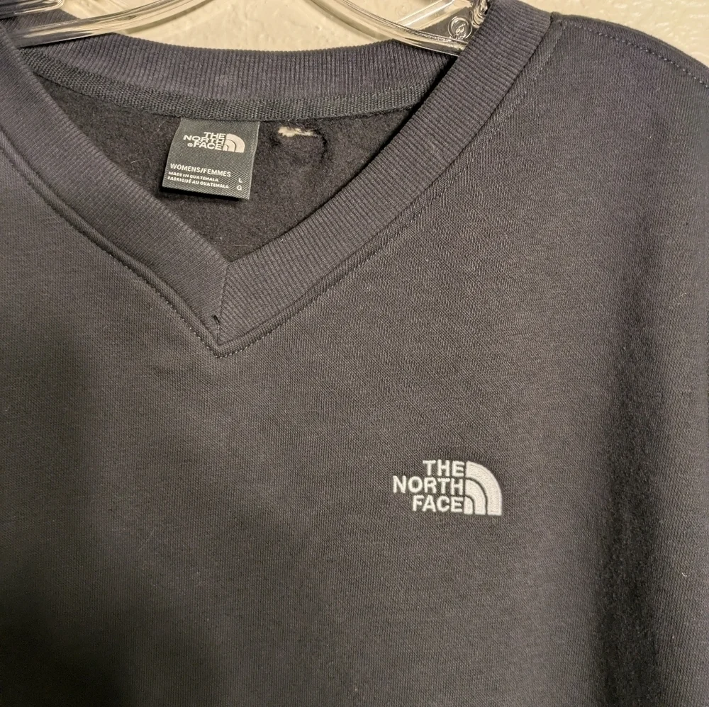 The North Face Men's Black Sweater Size Large Pre-owned Hole Back Neck